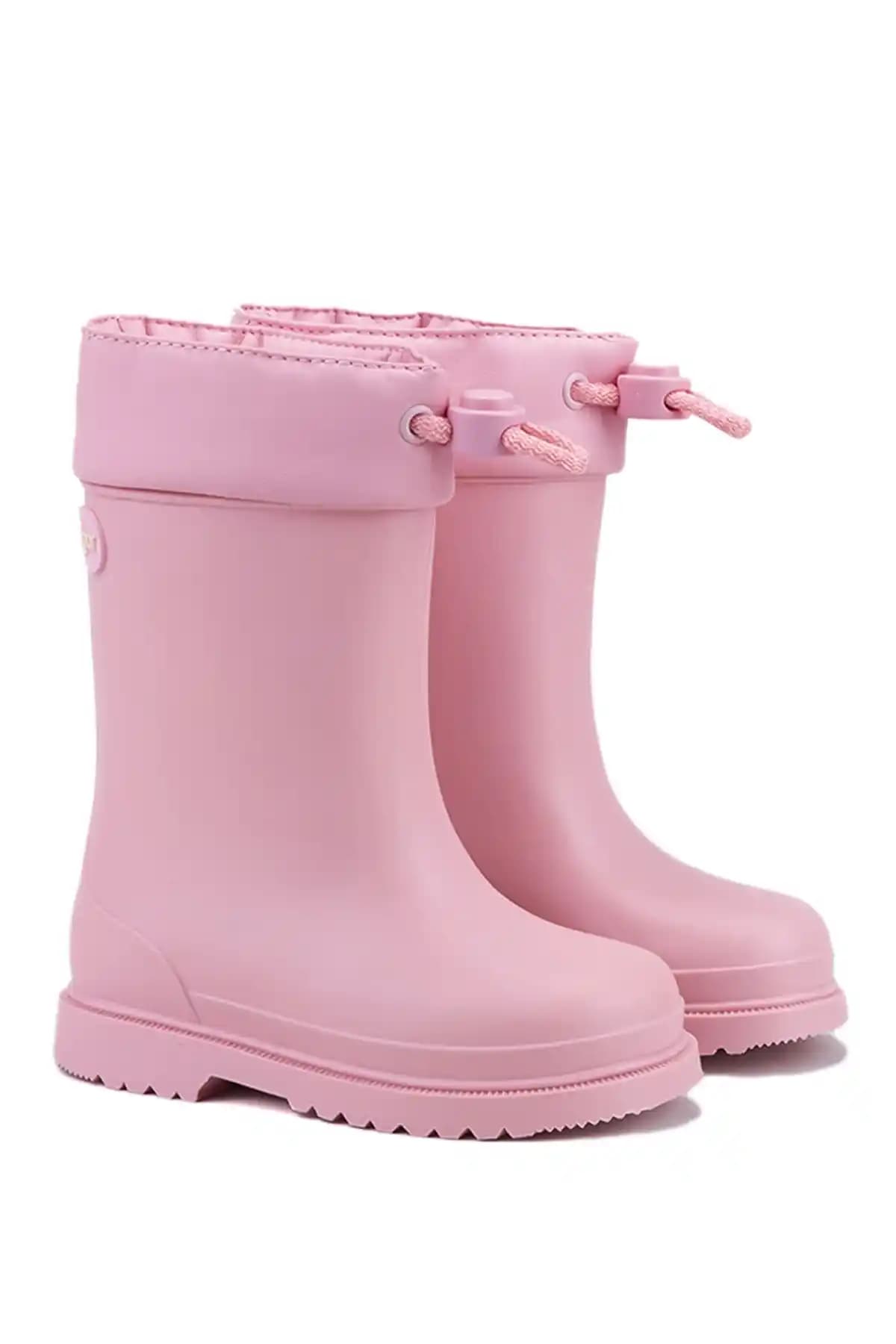 Kız Çocukları İçin Yağmur Çizmesi Seçerken Dikkat Edilmesi Gerekenler