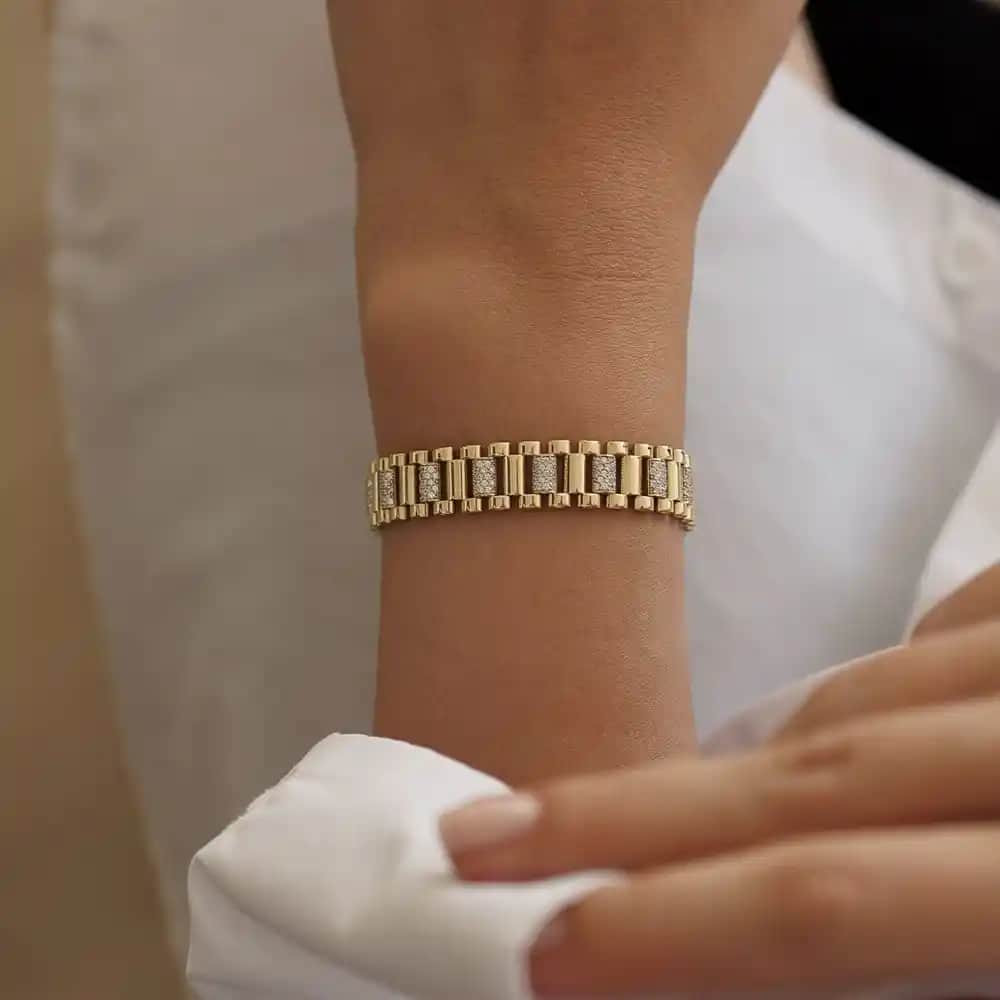 Kordon Bileklikler: Şıklık ve Rahatlık Sunan Popüler Aksesuar Seçenekleri