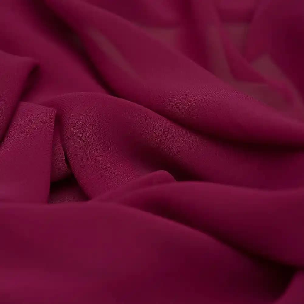 Koyu Fuşya Renginin Moda ve Stil Üzerindeki Etkileri ve Kombinasyon Önerileri