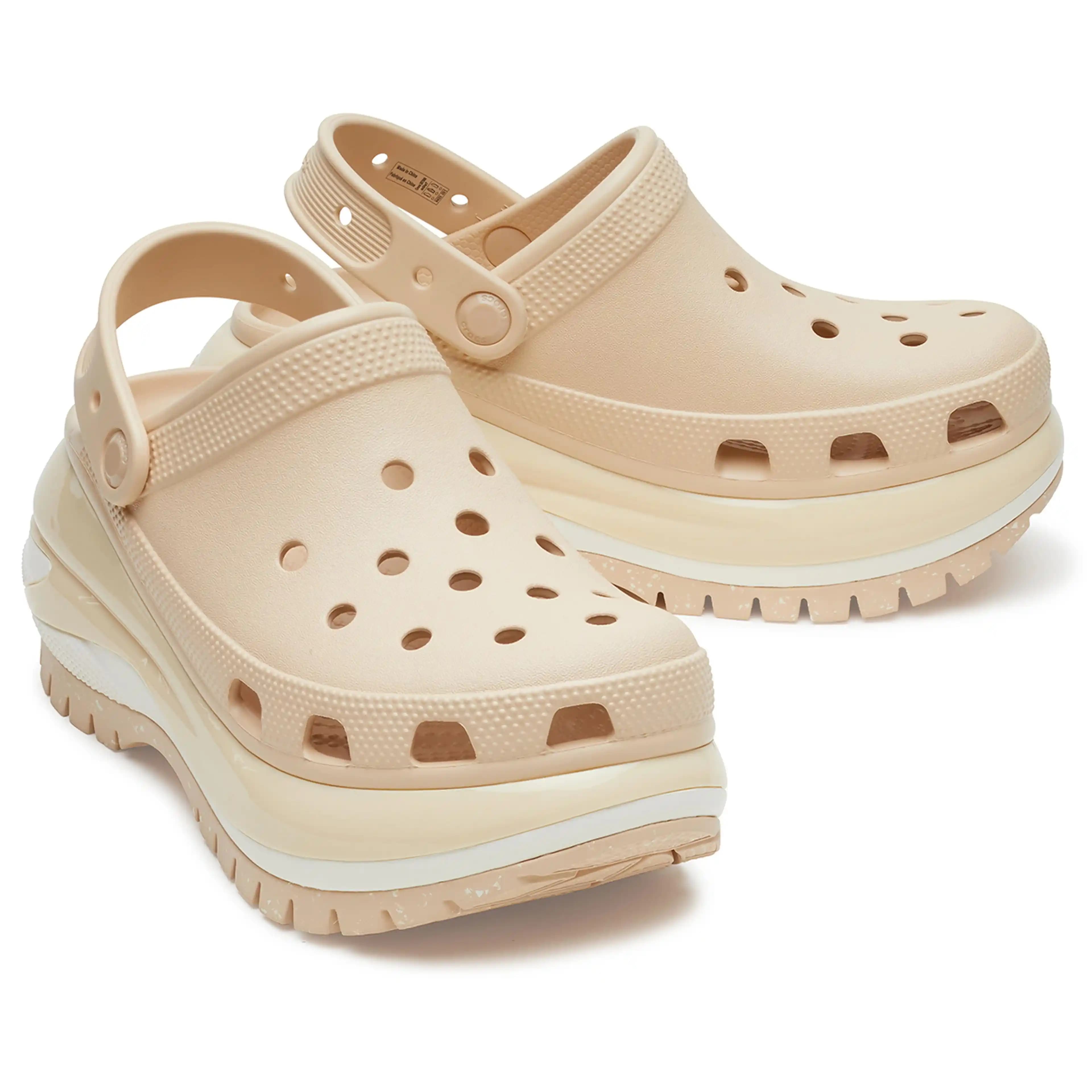 Krem Rengi Crocs: Moda ve Konforun Zarif Buluşmasıyla Günlük Şıklık