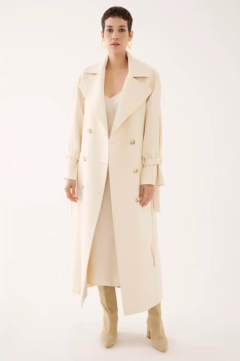 Krem Rengi Paltoyla Şıklık ve Zarafetin En Güzel Kombinasyonları