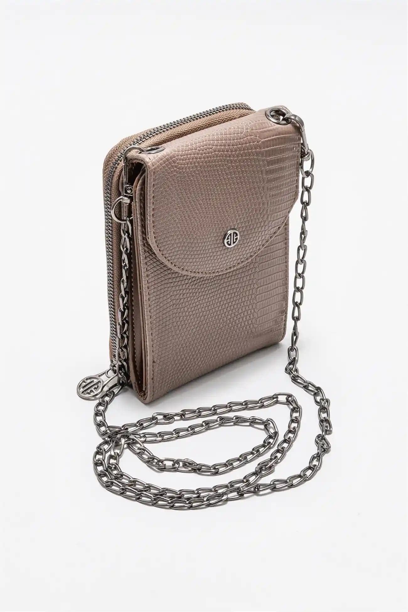 Küçük Çanta Modası ve Stil İpuçları: Trendler, Seçim ve Kombinasyon Önerileri