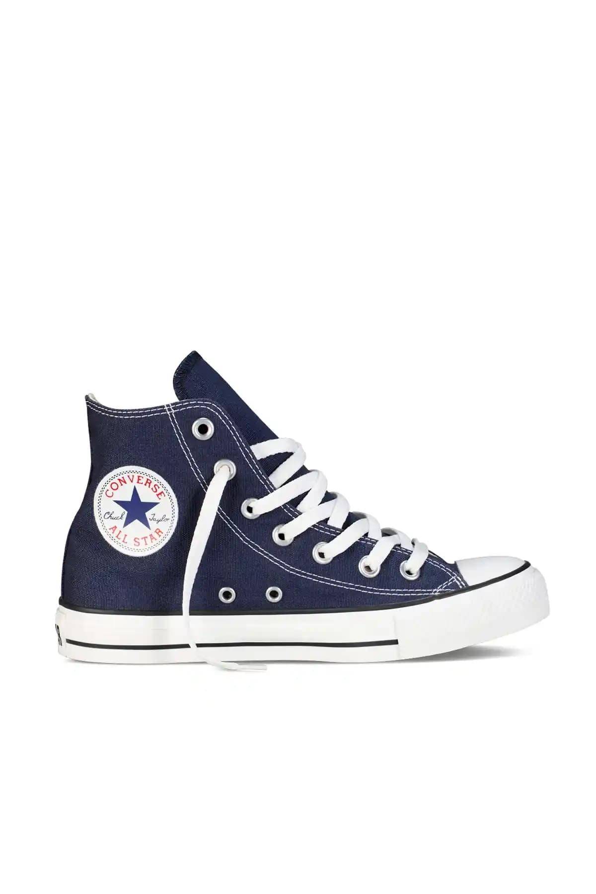 Lacivert Converse Ayakkabılar: Zamansız ve Çok Yönlü Stil Seçenekleri