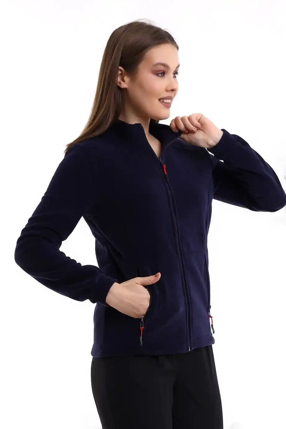 Lacivert Polar Kadın Giysileri: Şıklık ve Konforun Uyumuyla Kış Modası Rehberi