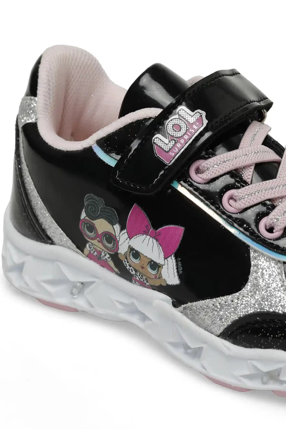 League of Legends Ayakkabıları: Oyun ve Moda Dünyasının Güncel Trendleri ve Koleksiyon Değeri