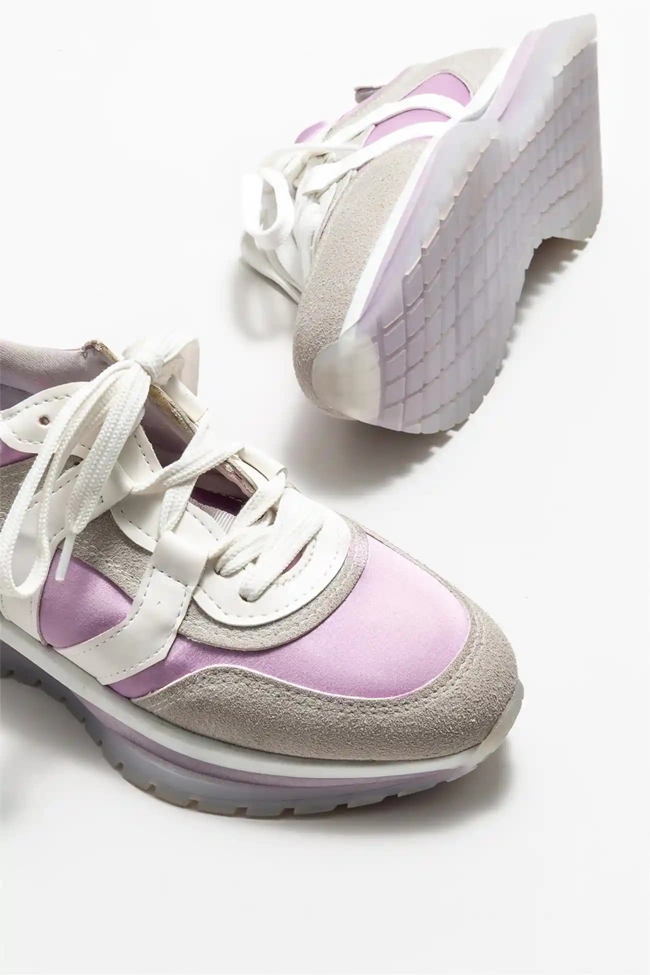 Lila Ayakkabı Modasında Güncel Trendler ve Kombinasyon İpuçları