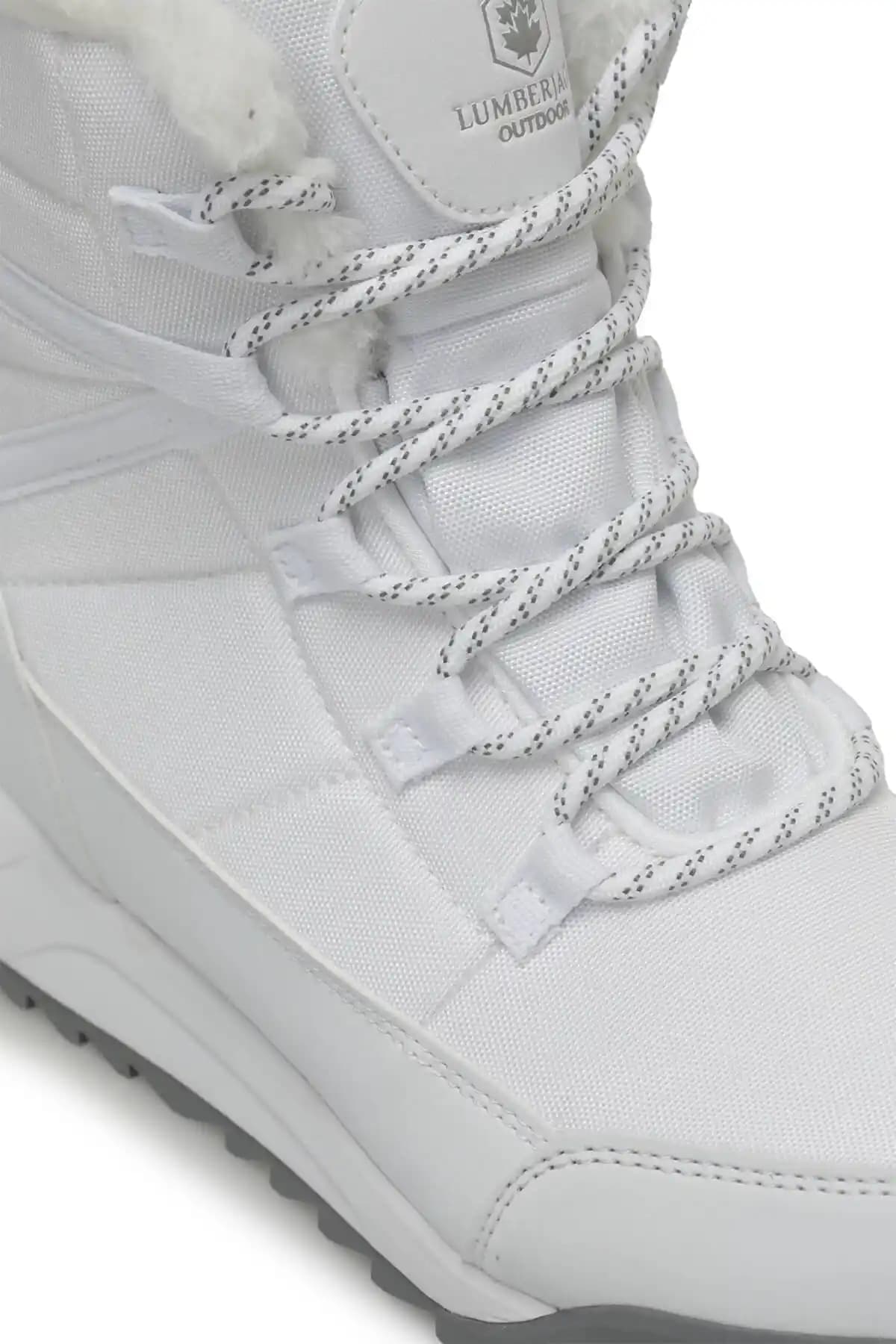 Lumberjack Beyaz Bot Modasında Güncel Trendler ve Kombin Önerileri