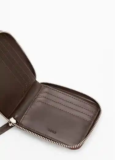 Mango Erkek Cüzdanları: Şık ve Fonksiyonel Tasarımlarla Günlük Kullanım İçin Uygun Seçenekler