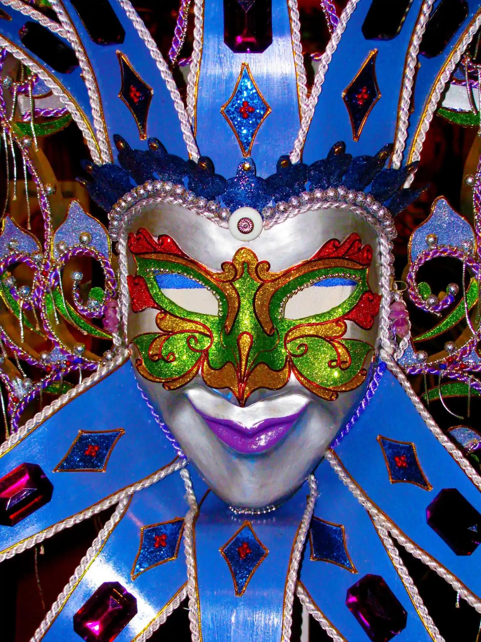 Maskara Nedir, Nasıl Seçilir ve Doğru Uygulama Yöntemleriyle Gözleri Vurgulayın