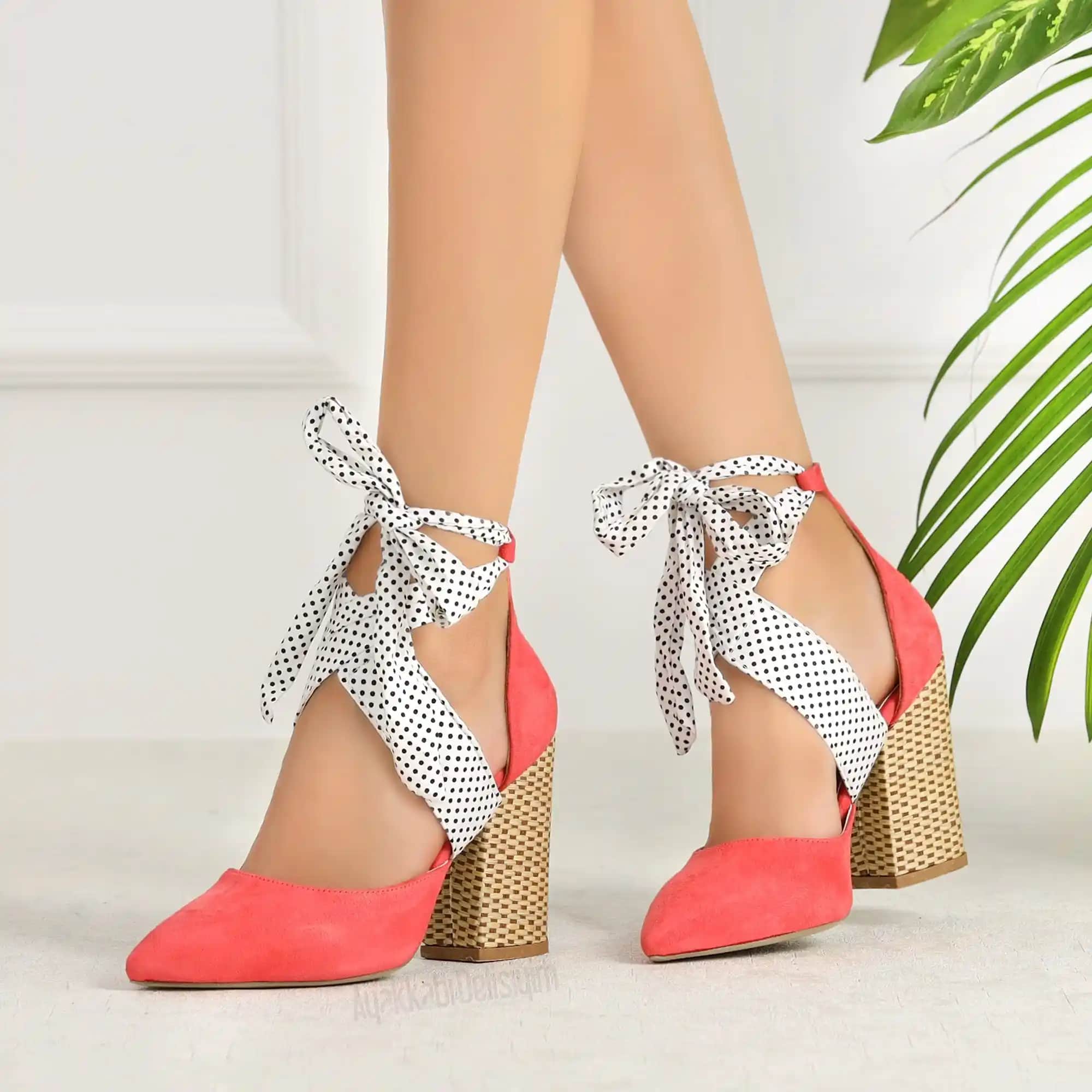 Mercan Ayakkabılar: Canlı Renkleri ve Modern Tasarımlarıyla Moda Trendleri