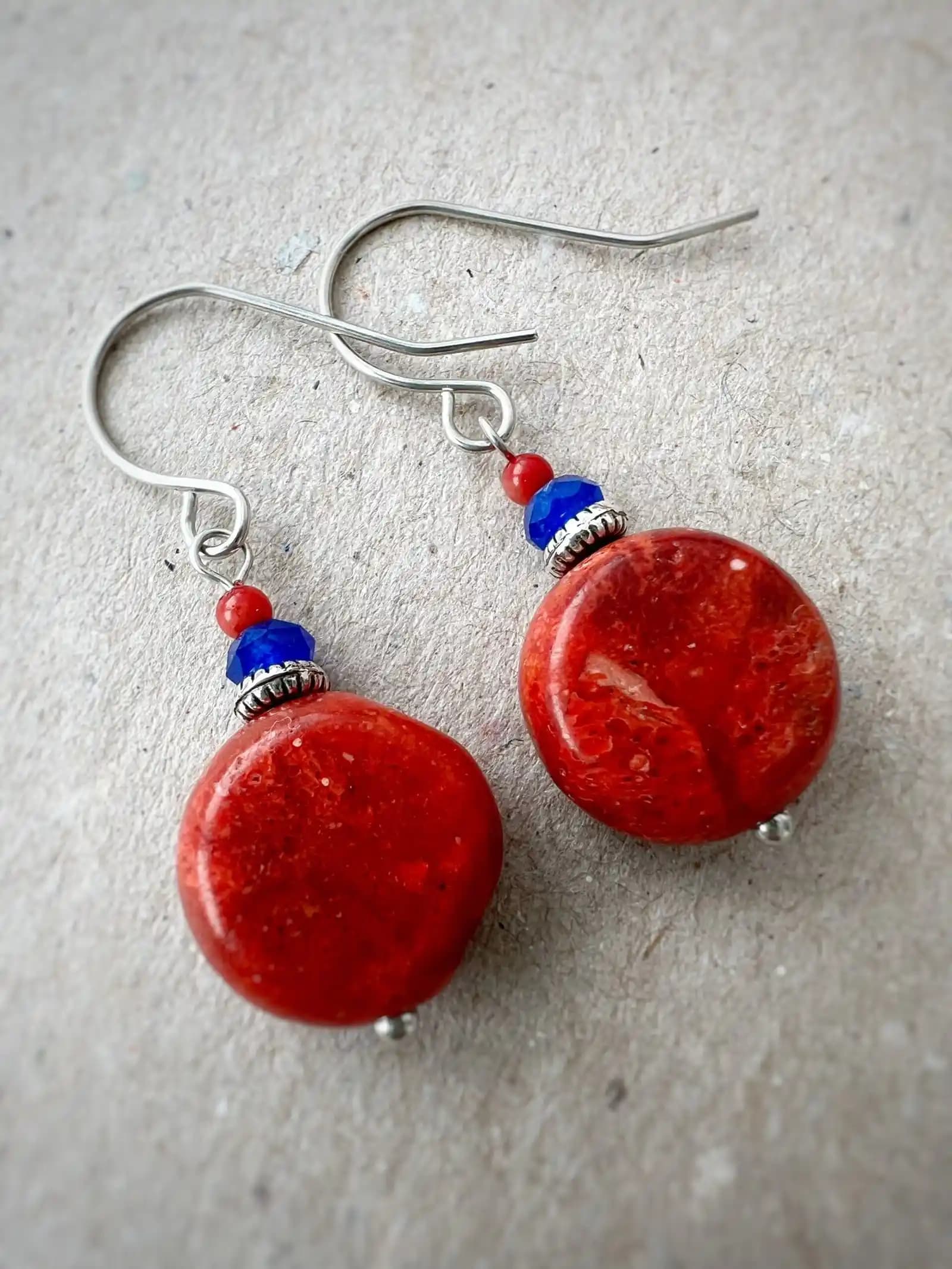 Mercan Küpe Nedir, Özellikleri ve Stil Uyumuyla Modern Takı Trendleri