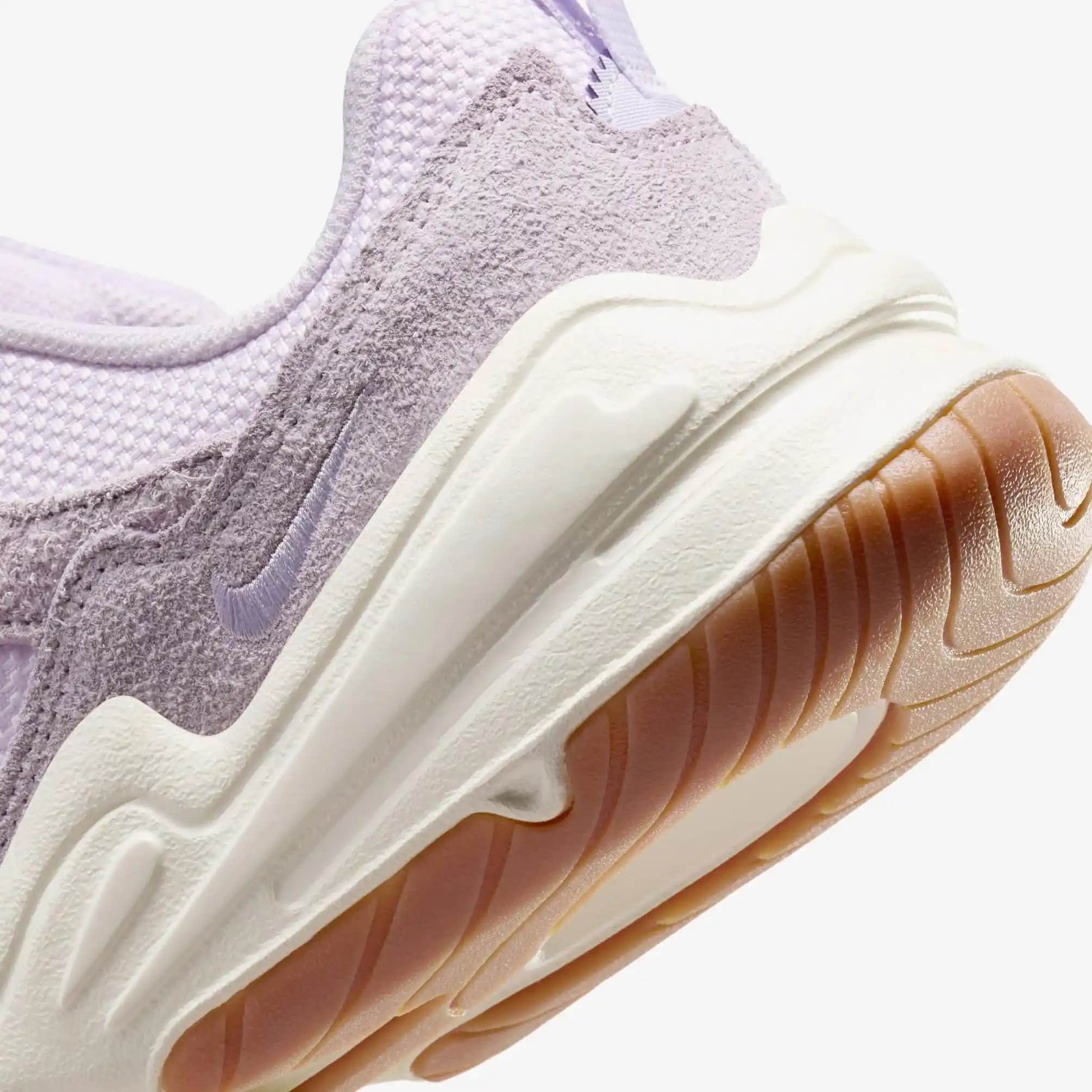 Mor Nike Ayakkabılar: Şıklık ve Konforun Buluştuğu Modern Spor Ayakkabıları