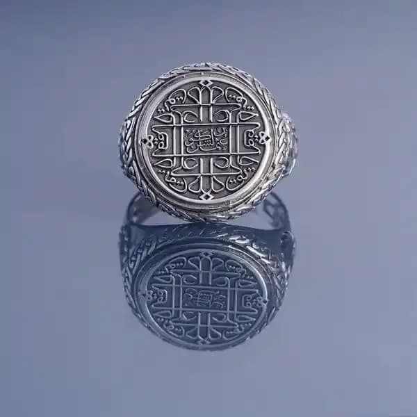 Mühür Yüzükleri: Gelenekten Günümüze Şıklık ve Anlamın Buluşması