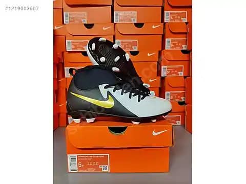 Nike 34 Numara Spor Ayakkabıları: Küçük Ayaklar İçin Şık ve Konforlu Seçenekler