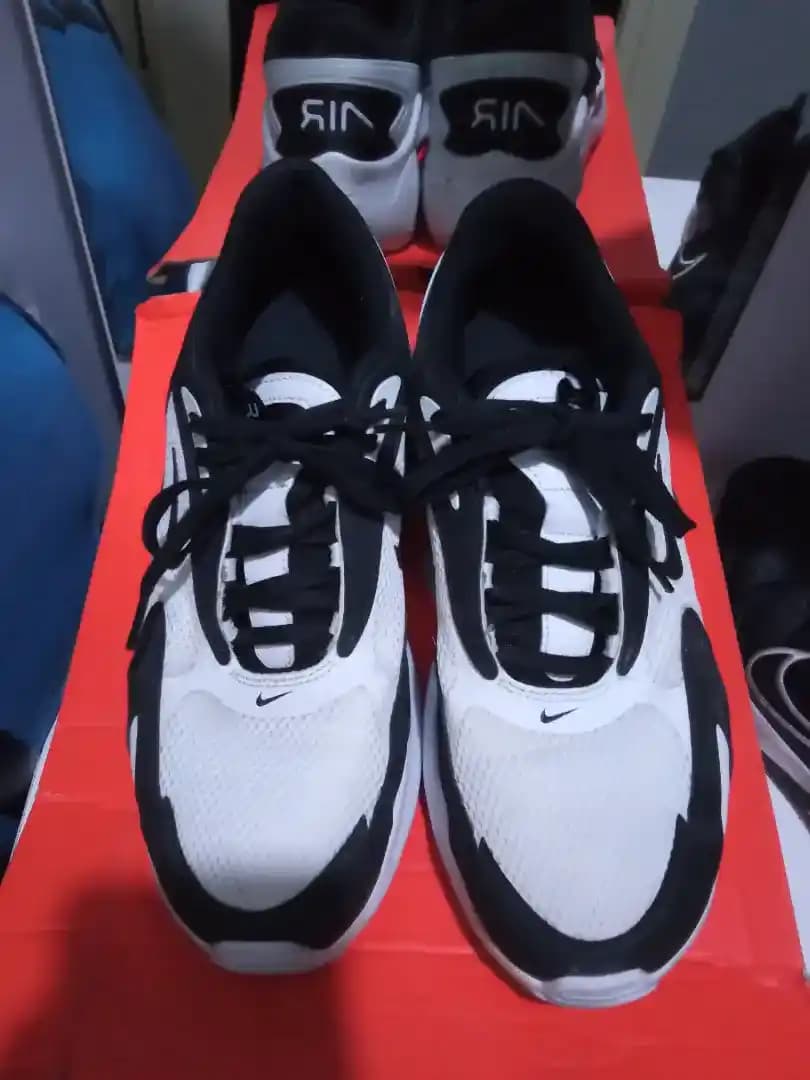 Nike 43 Numara Ayakkabılar: Konfor ve Şıklığın Modern Buluşması