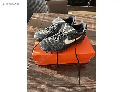 Nike 43 Numara Kramponlar: Geniş Ayaklar İçin Performans ve Konfor Odaklı Futbol Ayakkabıları