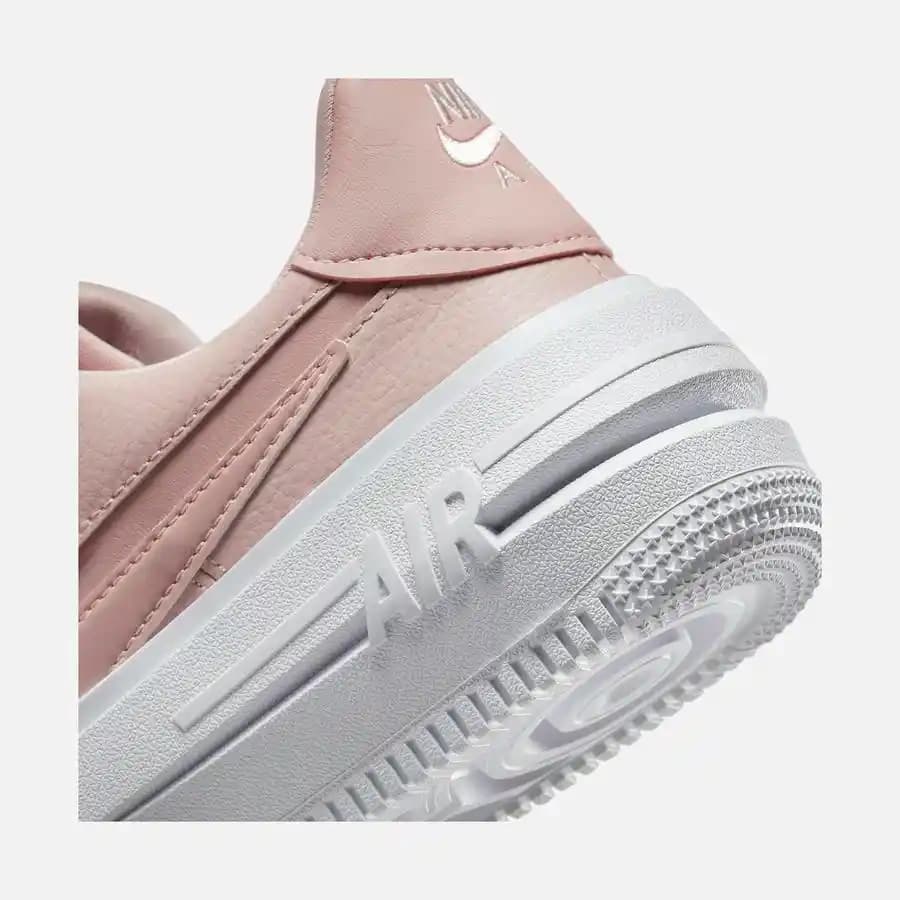 Nike Air Force Kadın Spor Ayakkabıları: Şıklık ve Konforun Mükemmel Uyumu