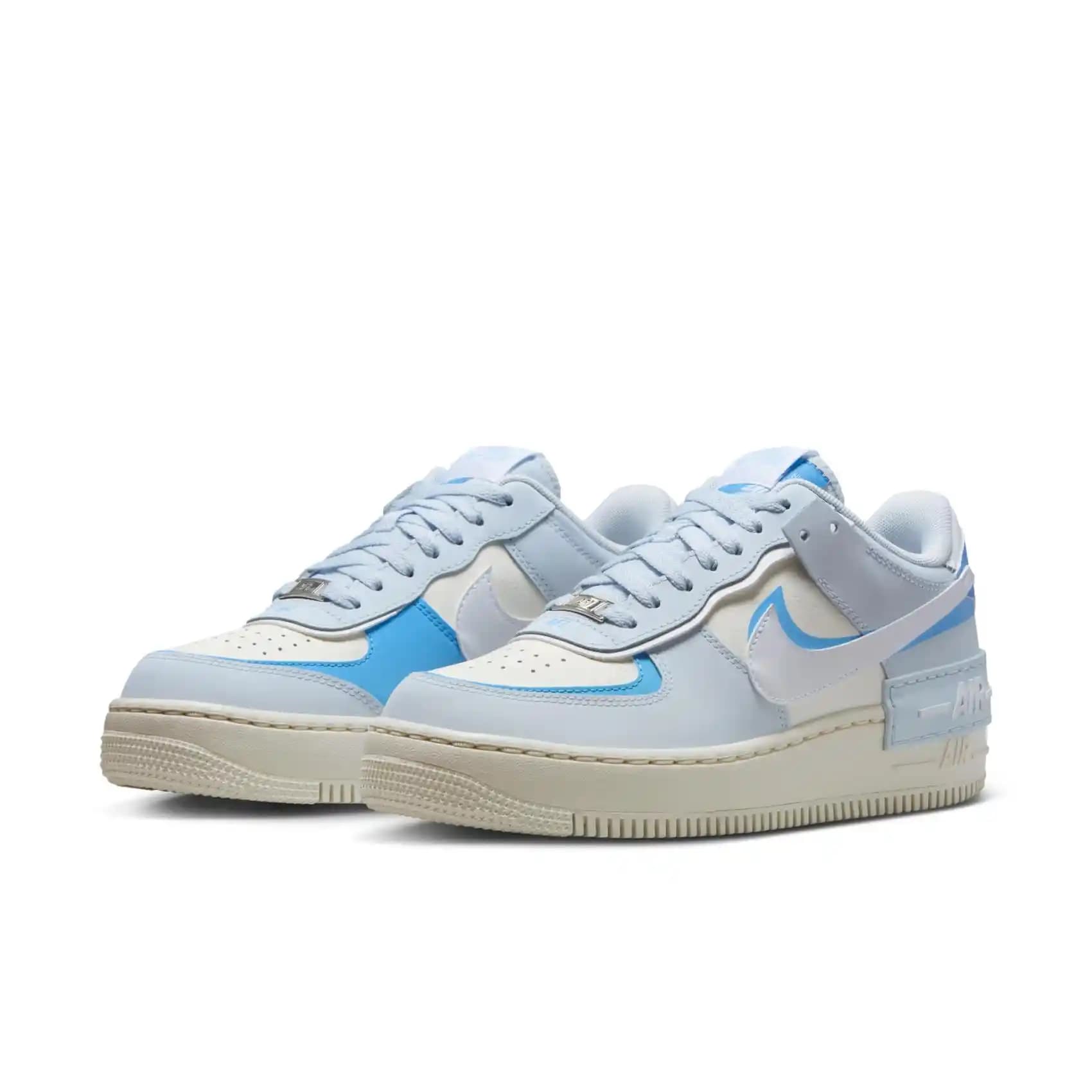 Nike Air Force Mavi Kadın Ayakkabıları: Şıklık ve Konforun Mükemmel Buluşması