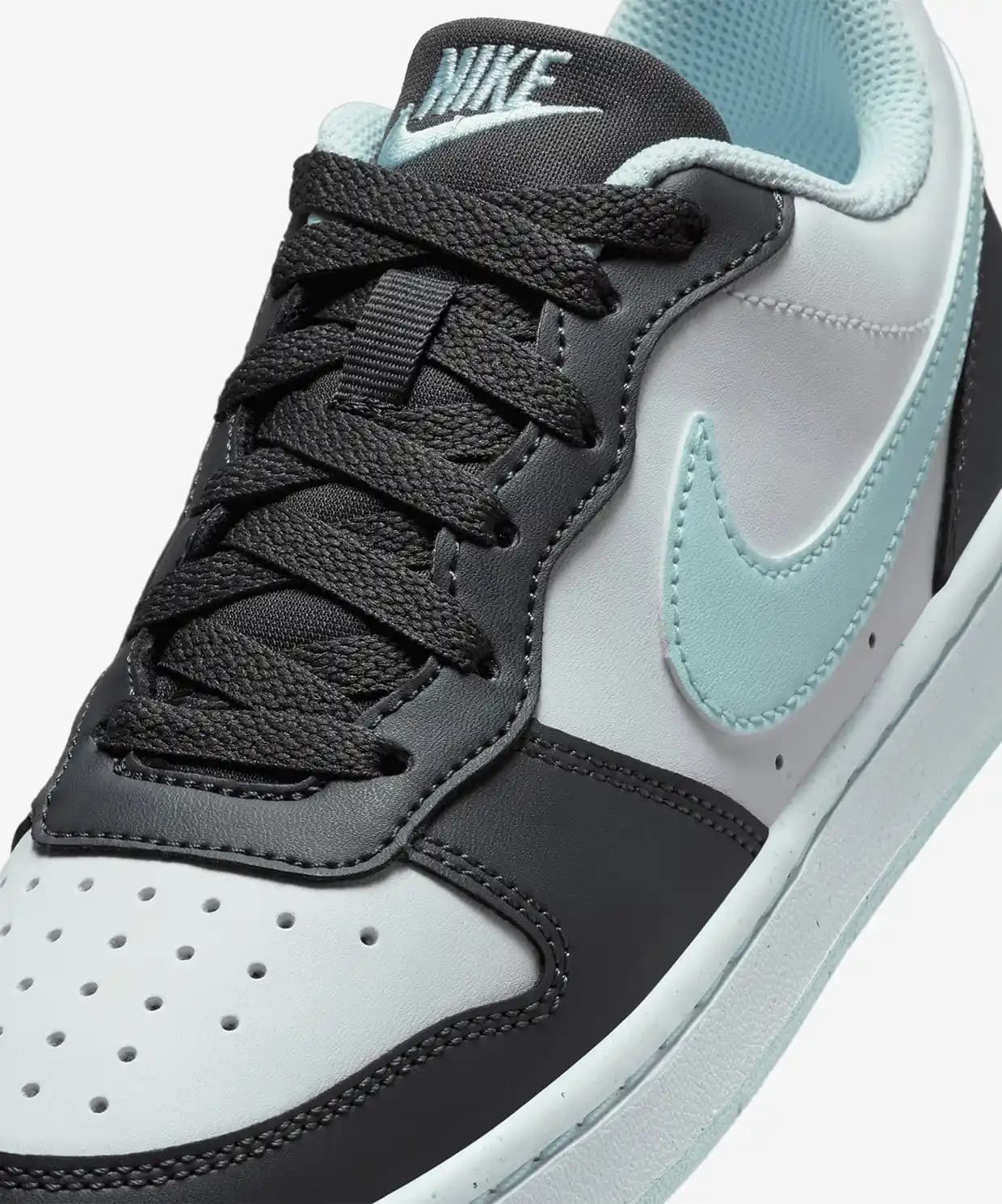 Nike Court Borough Kadın Spor Ayakkabıları: Şıklık ve Konforun Modern Buluşması