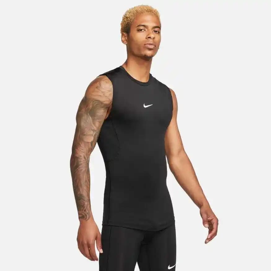 Nike Erkek Atletleri: Spor ve Günlük Şıklığın Modern ve Fonksiyonel Seçenekleri