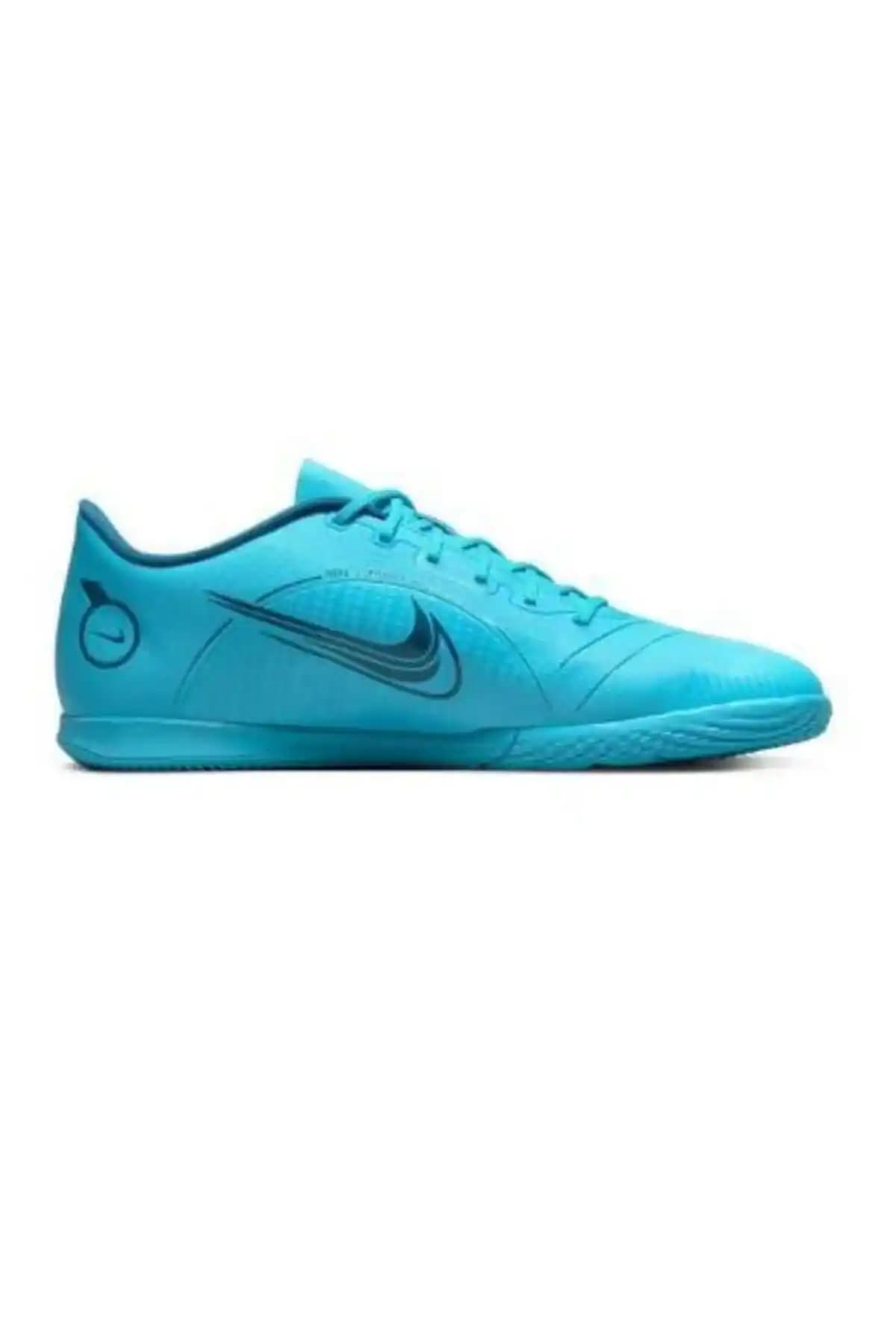 Nike Futsal Ayakkabıları: Performans ve Şıklığın Birlikte Sunulduğu Modern Seçenekler
