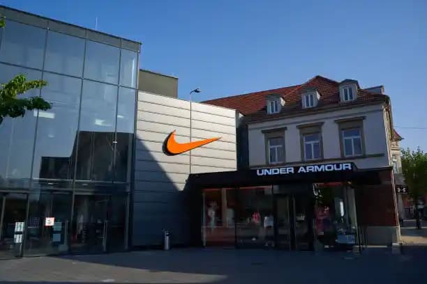 Nike Mağazalarında Güncel Stok Durumu ve Moda Trendleri Hakkında Detaylı Bilgi