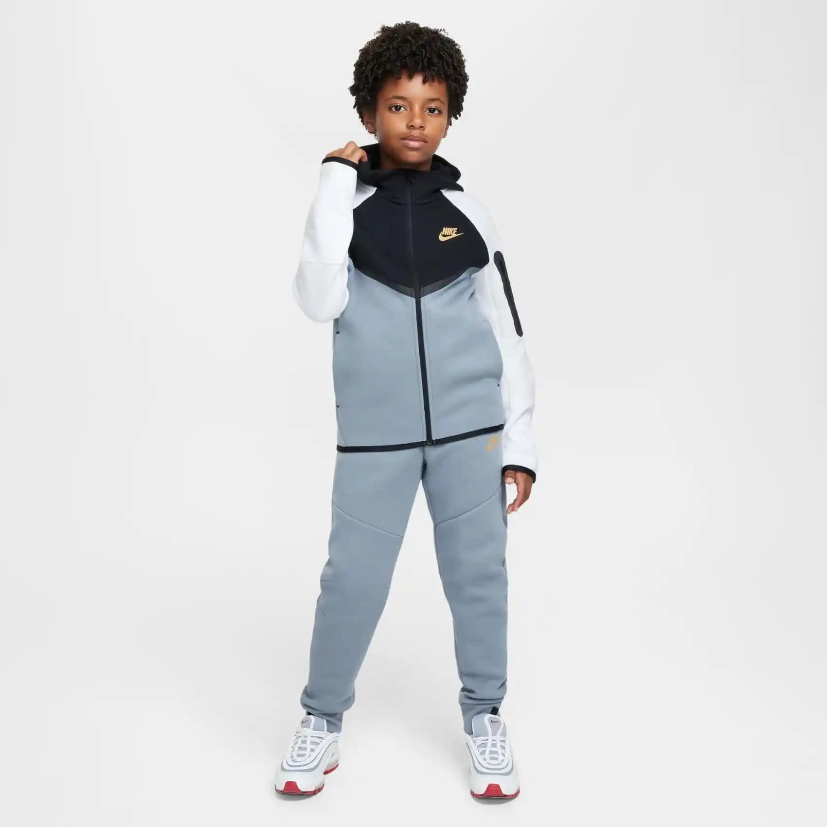 Nike Tech Fleece Çocuk Giyim Koleksiyonu: Konfor ve Şıklık Bir Arada