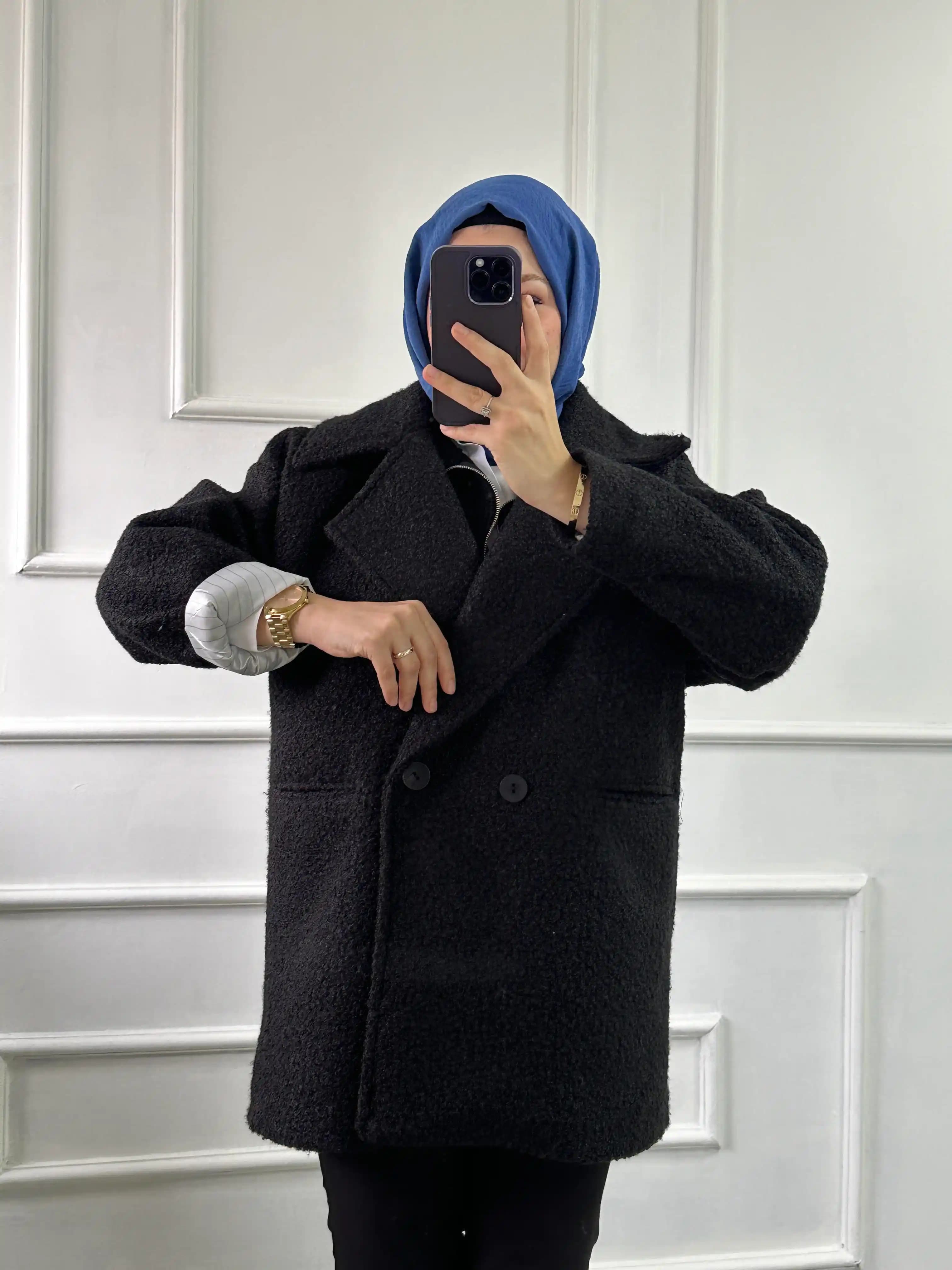 Oversize Kaban Modası Günümüz Giyim Trendlerinin En Şık ve Rahat Detayı