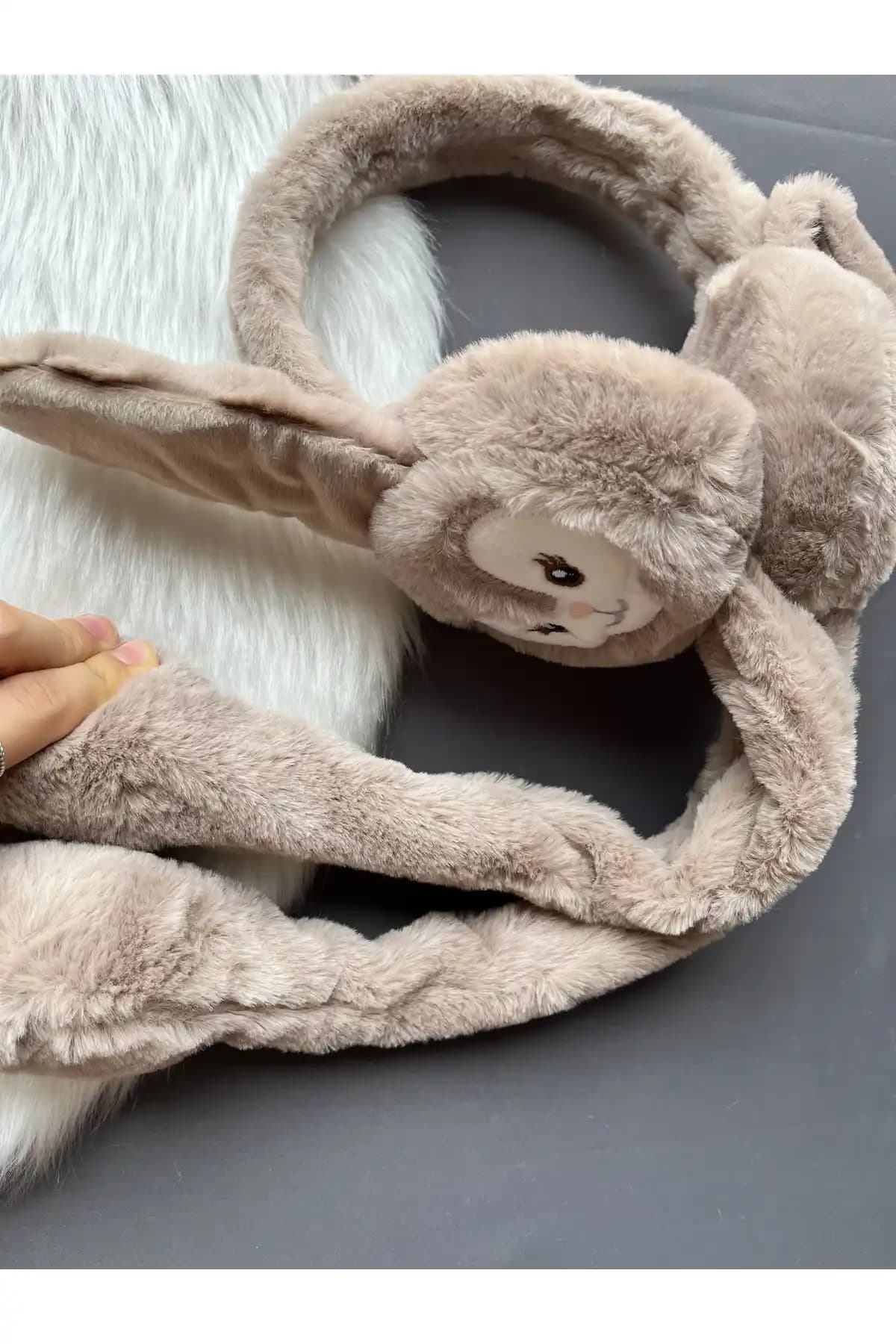 Peluş Kulaklıklar: Konfor ve Şıklığın Modern Modası ve Teknik Özellikleri