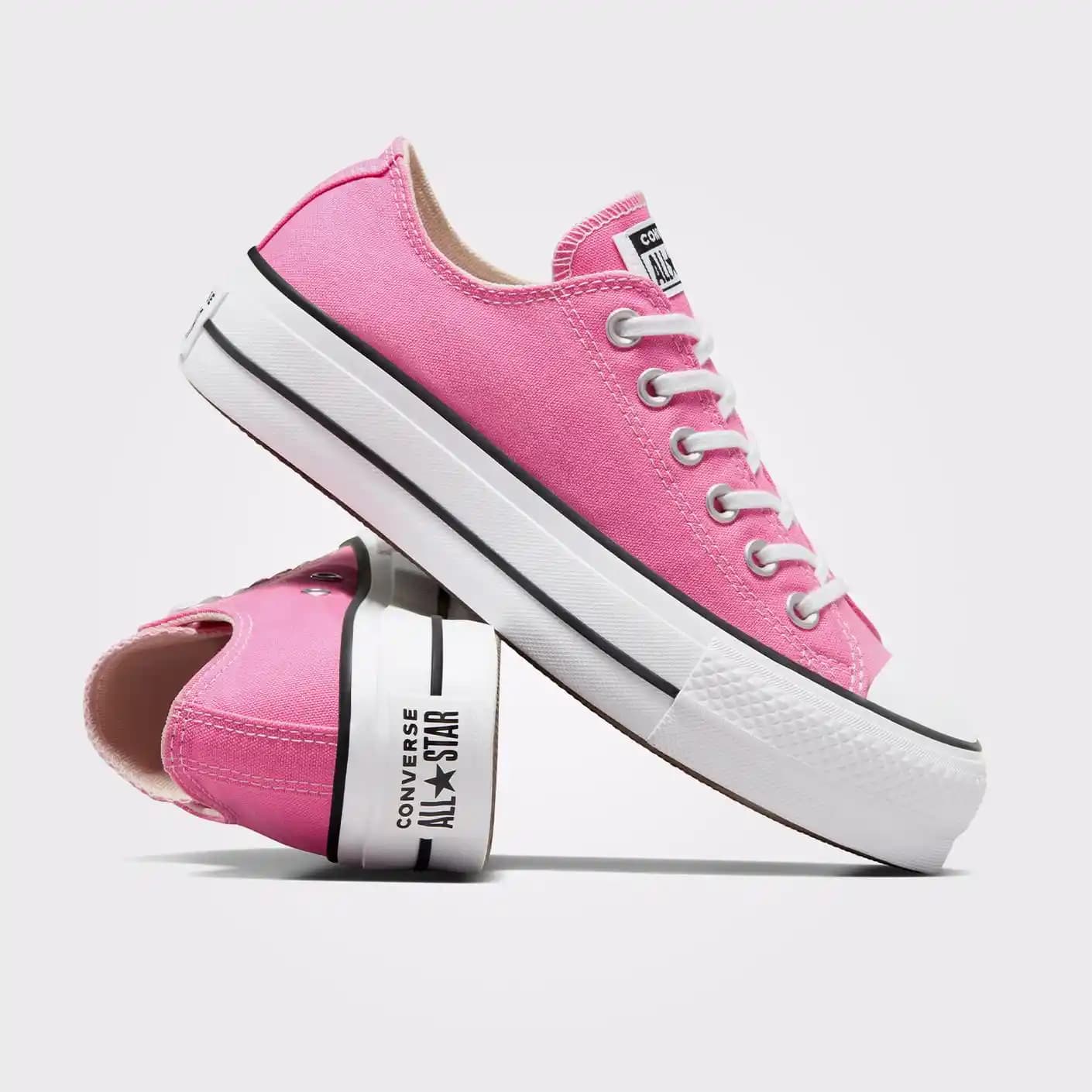 Pembe Converse Ayakkabılar: Moda ve Stil İkonu Olarak Renkli Tercihler