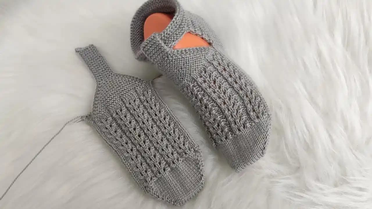 Şişle Tek Renk Patik Modelleriyle Sıcak ve Şık Ayaklar İçin Pratik Örnekler