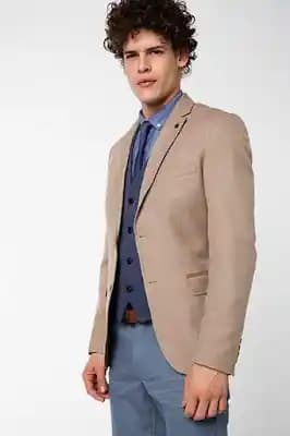 Bej Blazer Kombinleri: Minimalist ve Şık Moda Önerileriyle Gardırobunuzu Zenginleştirin