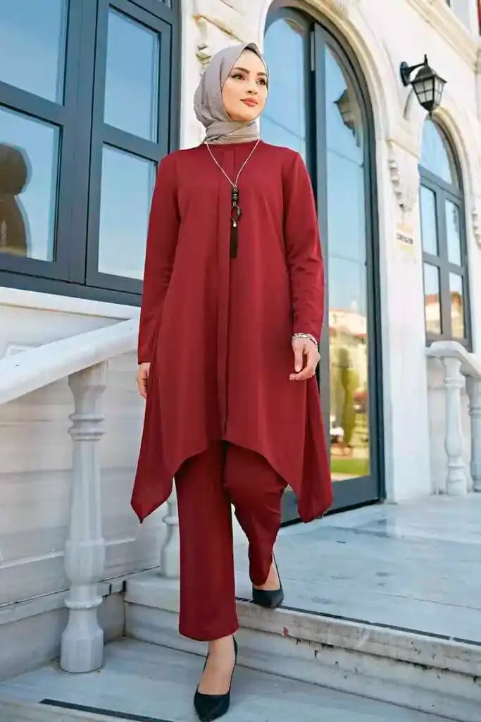 Bordo Rengi ve Tesettür Kombinlerinde Uyumlu Renkler: Şıklık ve Zarafet Rehberi