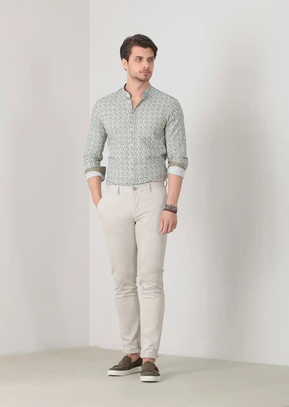 Erkek Krem Pantolon Kombinleri: Şıklık ve Rahatlık İçin Stil Önerileri