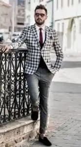 Erkek Modasında Kareli Ceket Kombinleri: Çeşitli Stil ve Kumaş Seçenekleri