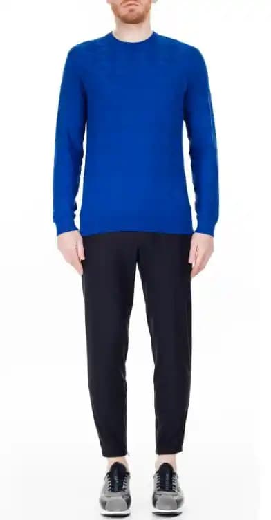 Erkek Modasında Mavi Kazak Kombinleri: Şıklık ve Rahatlık İçin Temel Rehber