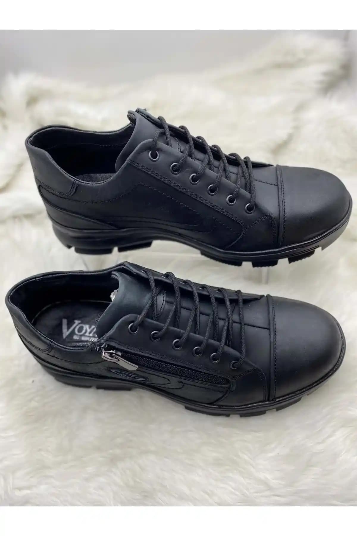 Erkek Modasında Yandan Fermuarlı Ayakkabılar: Tasarım ve Fonksiyonellik İncelemesi