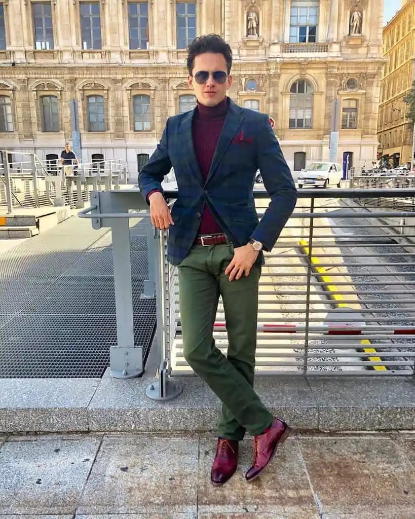 Erkek Modasında Yeşil Pantolon Kombinleri: Renk Tonları ve Stil Önerileri