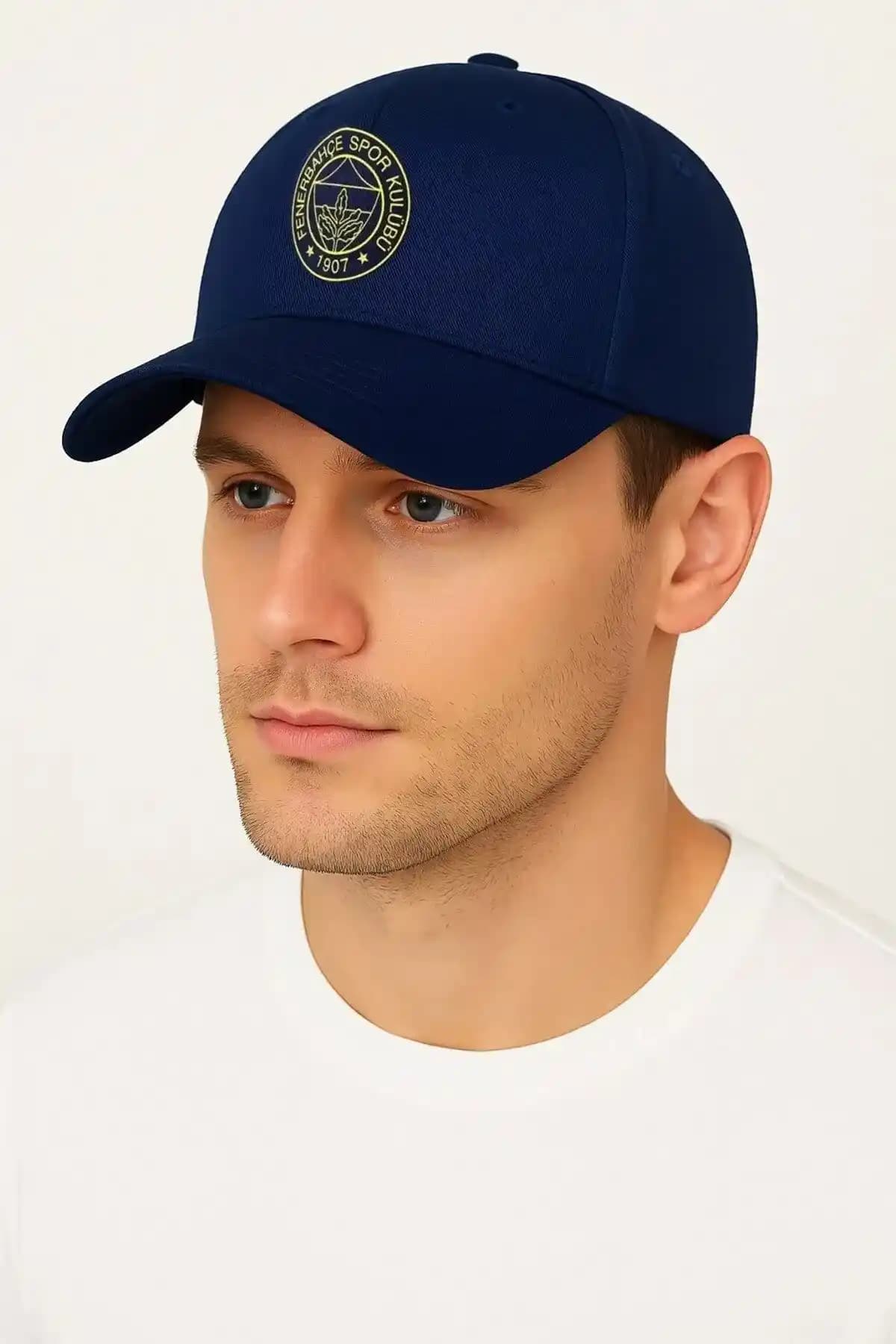 Fenerbahçe Taraftar Şapkası: Kulüp Renklerini Taşıyan Dayanıklı ve Şık Aksesuar