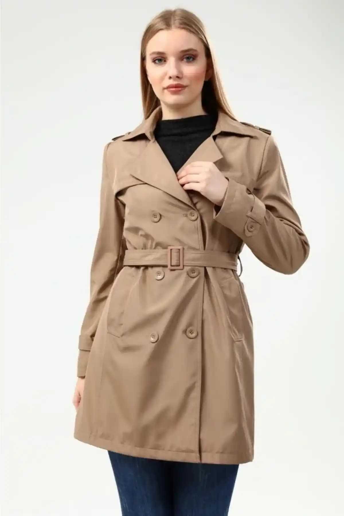 Jamila Trençkot: Moda Dünyasında Bilinmeyen ve Az Tanınan Bir Ürün İncelemesi