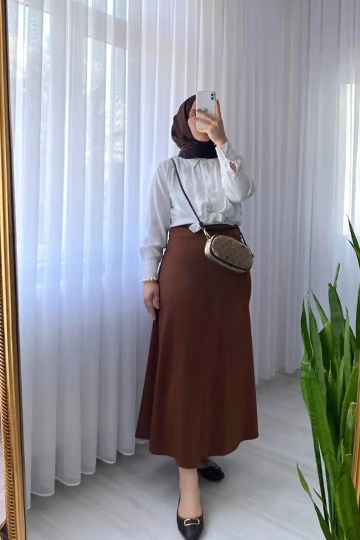 Kahverengi Etek Kombinleri: Moda Dünyasında Renk Uyumu ve Stil Önerileri