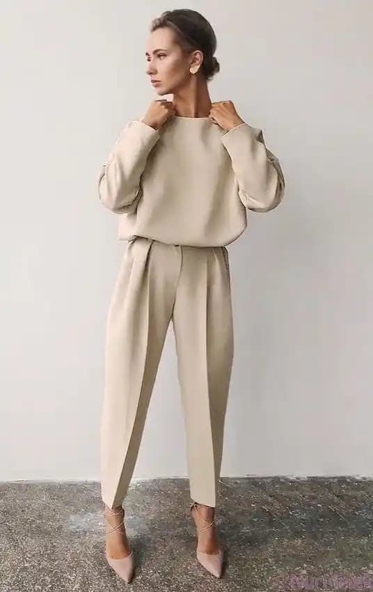 Krem Renk Kombinleri: Moda Dünyasında Minimalist ve Zarif Stil Önerileri