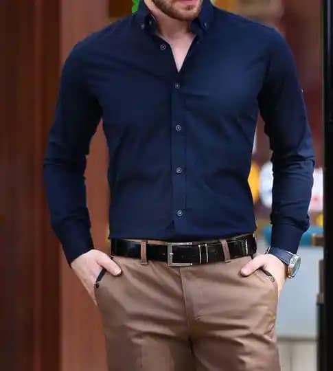 Lacivert Gömlek Kombinleri: Çok Yönlü Stil ve Renk Uyumu Önerileri