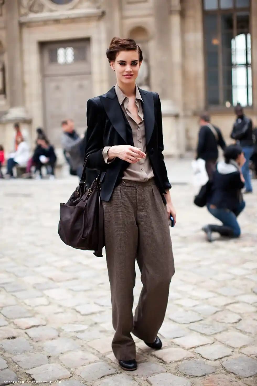 Maskülen Kadın Giyim: Keskin ve Yapılandırılmış Parçalarla Modern Stil Analizi