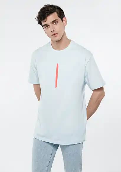 Mavi Tişört Erkek Kombinleri: Çok Yönlü ve Rahat Stil Önerileri