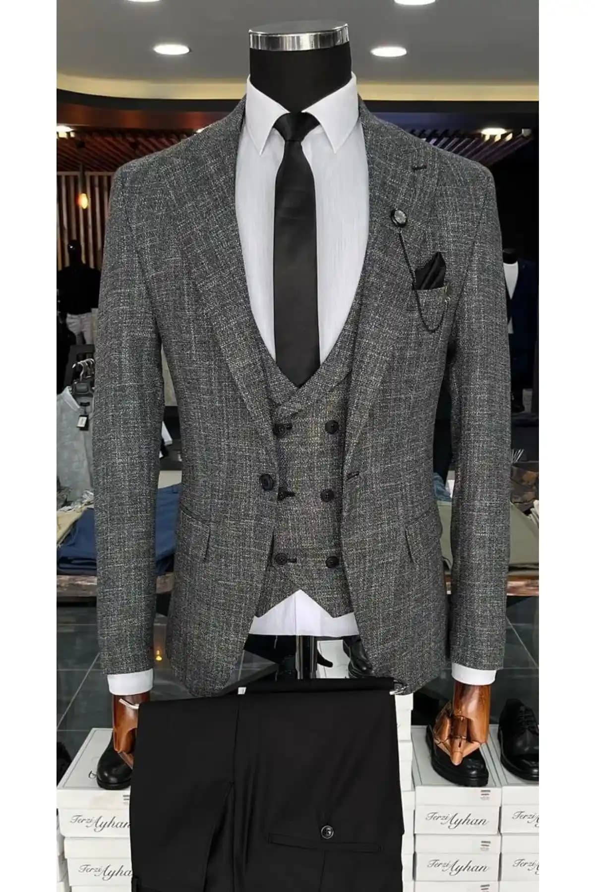 Nişan İçin Takım Elbise Seçiminde Kalite ve Tasarımın Önemi: Kadın ve Çocuk Modelleri