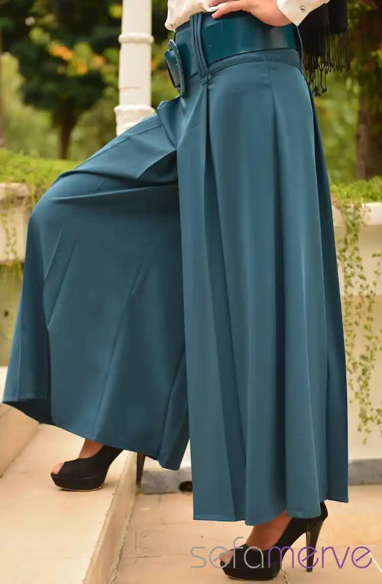 Pantolon ve Etek Modelleri: Kesim, Kumaş ve Moda Trendlerine Genel Bakış