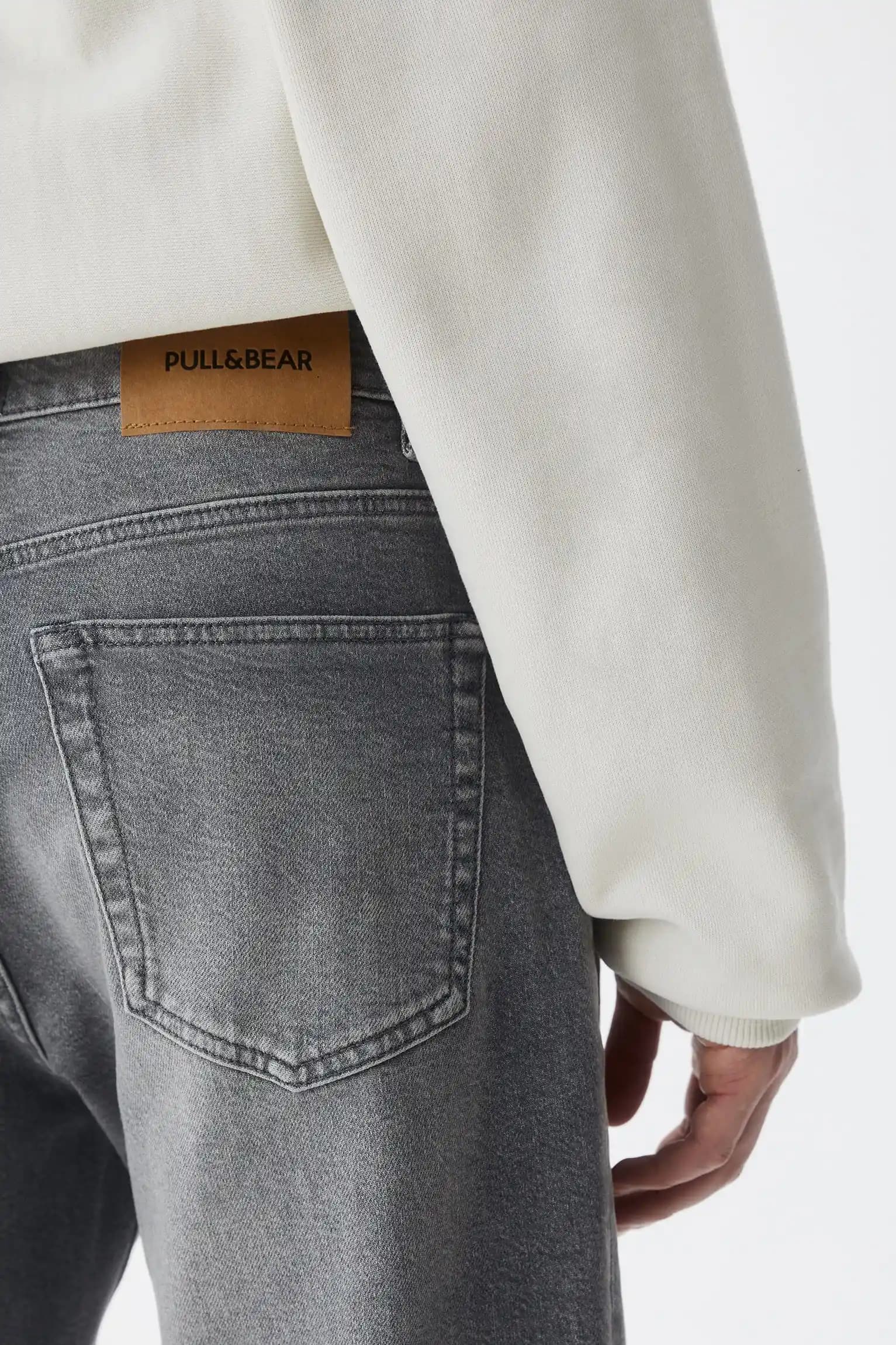 Pull and Bear Pantolonları ve Roblox: Moda ile Dijital Dünyanın Kesişim Noktası