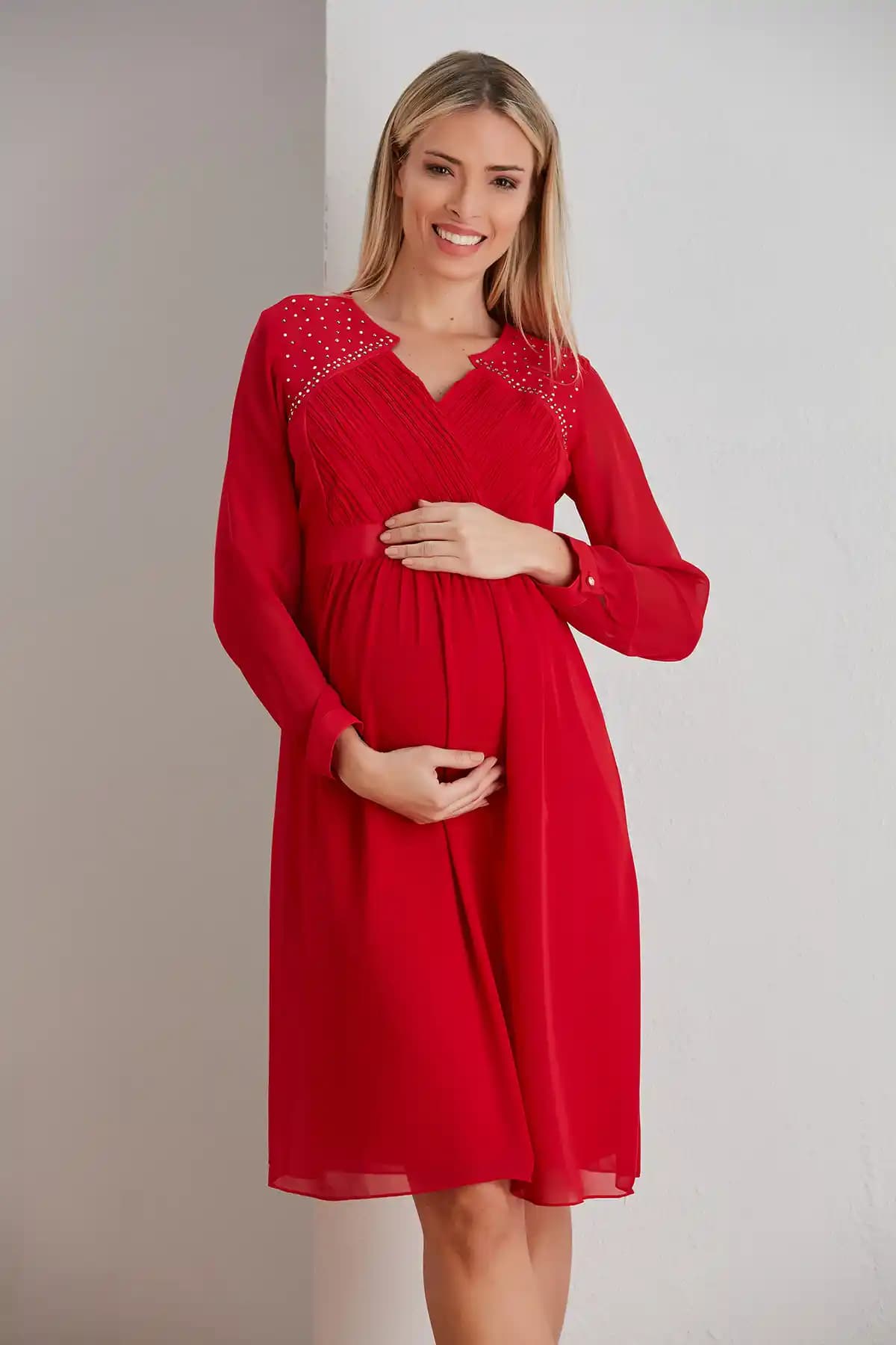 Şık Hamile Giyim: Dijital ve Fiziksel Moda Arasındaki Potansiyel İlişki