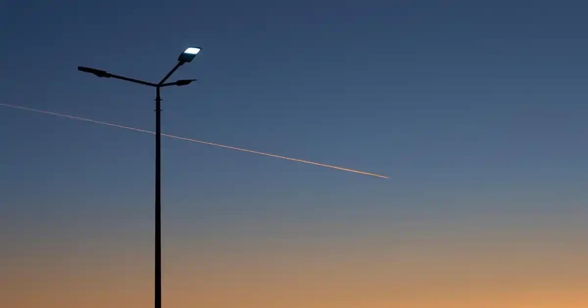 Touche Koleksiyonundan Elbise ve Çizme Kombinleriyle Şık ve Modern Stil Analizi